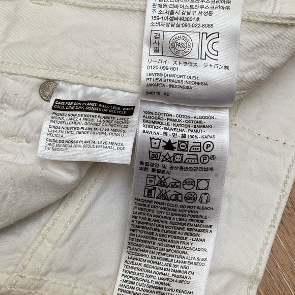 Levi’s white denim shorts, W27 - Picture 3 of 3